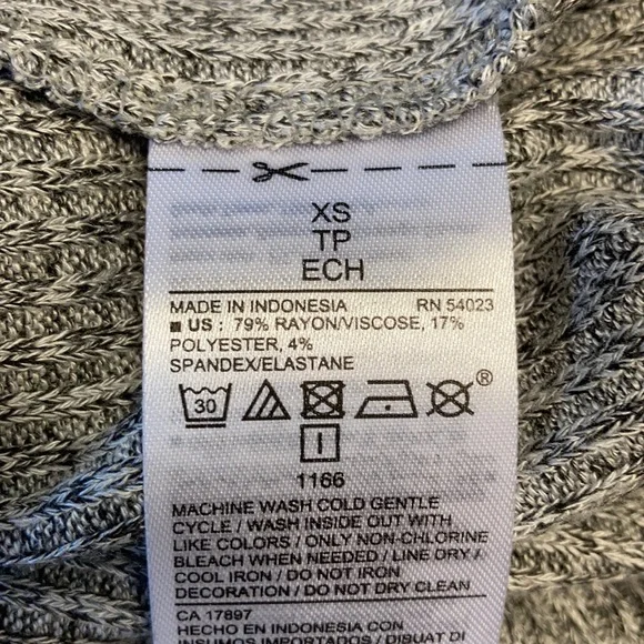 Old Navy Henley TOP long sleeve powder gray super SOFT NWT extra small - Picture 6 of 8